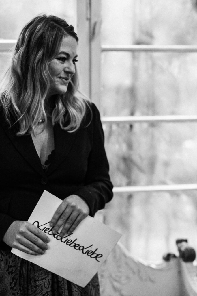 Freie Traurednerin währen der Trauung im La Dü Düsseldorf