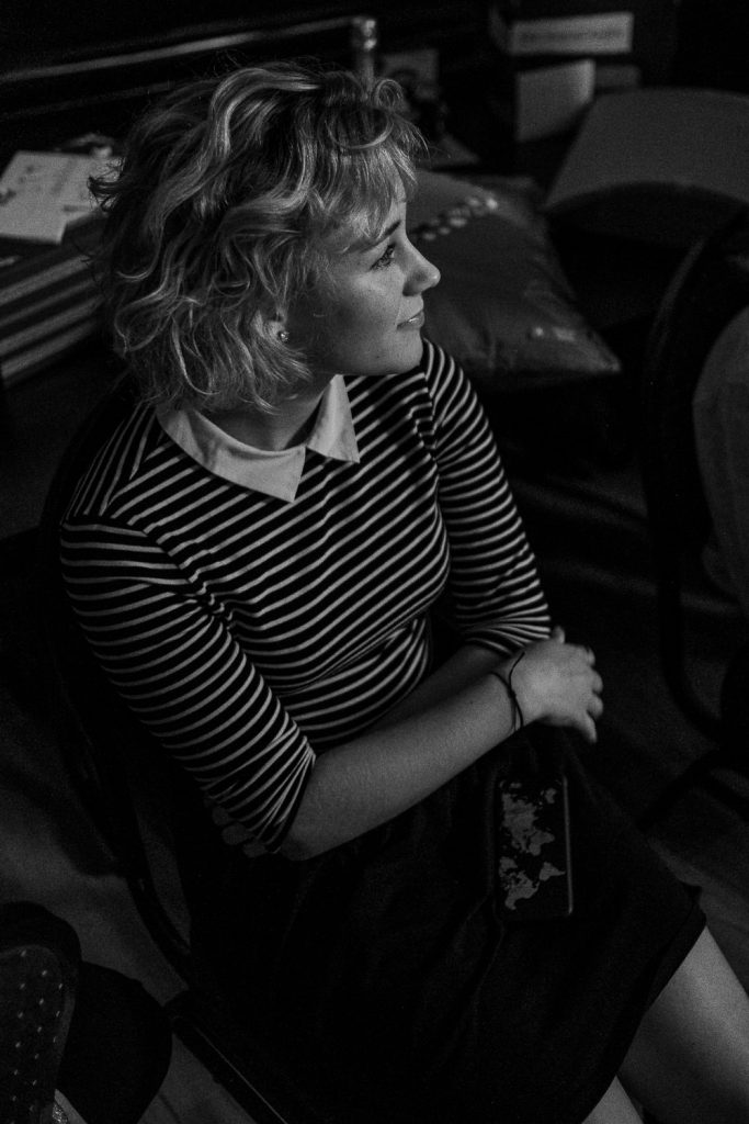 Portrait eines Gastes auf einer Hochzeit in der Klosterruine Allerheiligen