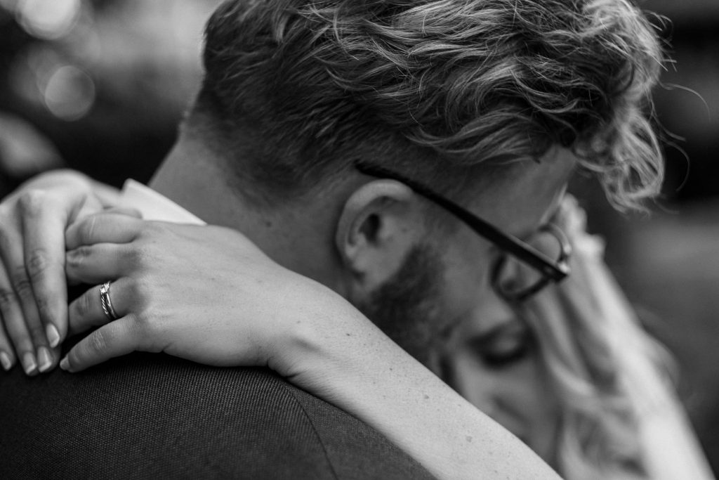 Brautpaar Portrait nach einer freien Trauung auf dem Hofgut von Hünersdorff