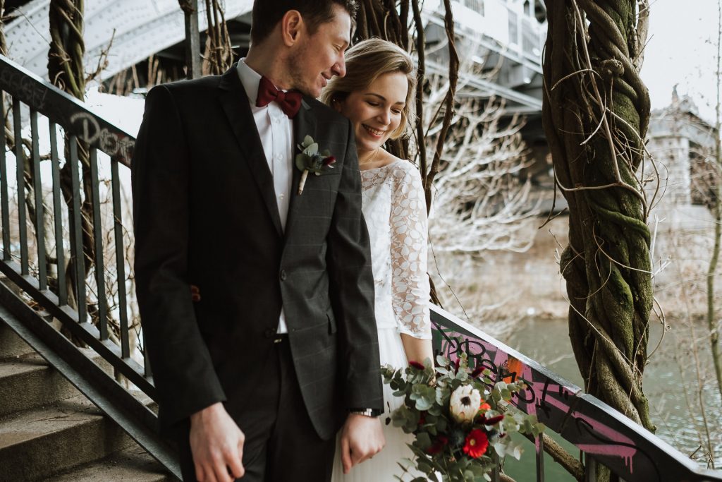 Brautpaar Shooting auf einer Industrietreppe in Mühlheim